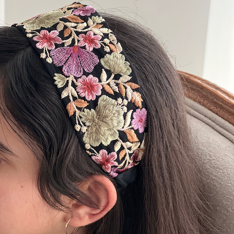 تل اسکارف دنیز نمای نزدیک دوخت سنتی